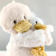 Bukowski Quack mama es kicsinye 20 cm-es feher pluss kacsa par sarga csorrel