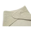 Jollein Soft waves olívazöld nyálkendő állítható fém patentos záródásának közeli képe