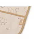 Jollein Woolly etetőkabát részletfotó a varrásról és a bárányos mintáról