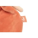 Jollein textil címke a puha narancssárga plüss kendő oldalán közelről