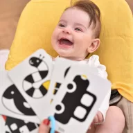   Banana Panda kontrasztos babakártya gyűrűn 3 hónapos kortól