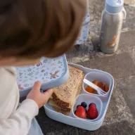 Little Dutch Forest Friends XL uzsonnás doboz zárva villával és befedett rekeszekkel