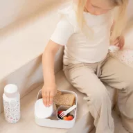 Little Dutch XL uzsonnás doboz Fairy wonders mintás fedéllel, nyitott belső bento rekeszekkel és műanyag villával