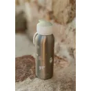 Little Dutch Little Farm 350 ml-es fém gyerek kulacs oldalsó nézete hordozófüllel