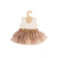 Mrs Ertha taupe színű tüll szoknyás játék babaruha 34 cm-es babákhoz, papír vállfán