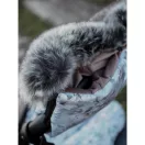 Makaszka kézmelegítő babakocsi tolókarjára rögzítve, puha velvet belsővel