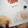 Mushie szilikon tányéralátét - szivárvány
