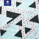 Menta, fekete és fehér háromszög minta a Bamboo Line bambusz takarón