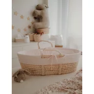 AhojBaby rózsaszín pamut betét fonott mózeskosárba helyezve szalagos kötővel