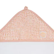 Jollein kapucnis törölköző 75x75 cm méretben, Pale pink sneak mintás kapucnival, fehér pamut belsővel felakasztva