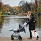 Makaszka Ágak szárnyán babakocsi táska madaras mintával, fekete rögzítőpántokkal és különálló vállpánttal