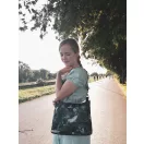 Makaszka Ágak szárnyán babakocsi táska madaras mintával, fekete rögzítőpántokkal és különálló vállpánttal