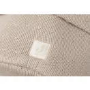 Jollein Sprinkle Knit homokszínű kötött kosár felületi textúrája és szövött márkacímkéje