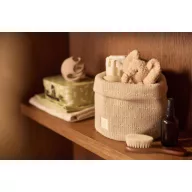 Jollein Sprinkle Knit kerek kötött pelenkatároló kosár Sand színben fehér háttér előtt