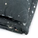 Makaszka Stardust XL ágynemű közeli képe a csillagos, bolygós és űrhajós mintázattal
