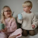 Mushie szilikon szívószálas itatópohár - Világoskék