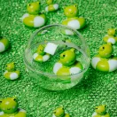 Petit Boum Happy Bubble Froggies szenzoros játék zöld gyöngyök között