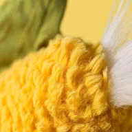 Jellycat mosolygós kukorica plüss sárga szemcsés textúrával és zöld levelekkel