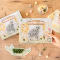 Little Dutch Safari pom pom kép készítő doboza és a benne található állatfigurák 80+ pompon jelzéssel