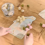 Little Dutch Safari pom pom kép készítő doboza és a benne található állatfigurák 80+ pompon jelzéssel