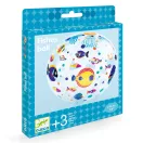 Djeco Fishes felfújható labda 35 cm-es átmérővel és színes halacskás mintával