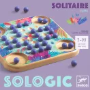 Djeco Solitaire egyszemélyes logikai játék fa elemeinek közeli képe