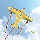 Djeco Maxi Plane óriás repülő sárkány színes illusztrációval a szabadban