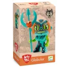 Djeco Arty Toys Globular kalózfigura jellegzetes szigonyával fehér háttér előtt