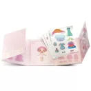 Djeco Tinyly álomvilág Miss Lilypink ruhatára levehető matricákkal a csomagolásban
