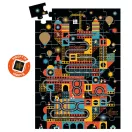 Összerakott Djeco Városi nyüzsgés varázs puzzle színes városi mintával és fekete háttérrel