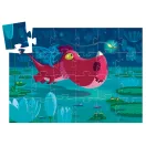 A kirakott 24 darabos Djeco sárkányos puzzle képe a tavon repülő Edmonddal, békával és szentjánosbogárral