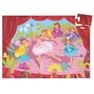 A kirakott 36 darabos Djeco puzzle képe, amelyen színes ruhás balerinák táncolnak a színházi színpadon