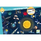 A világűr témájú Djeco megfigyelő puzzle dobozának részletgazdag grafikája a Nappal és bolygókkal