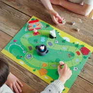 Djeco Woolfy társasjáték sárga doboza a három kismalac és a farkas illusztrációjával
