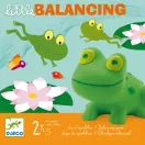 Djeco Little balancing béka társasjáték dobozának közeli képe zöld békával