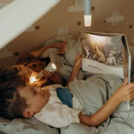 Kidywolf Kidyflashlight kék 3 az 1-ben gyerek zseblámpa fehér háttér előtt