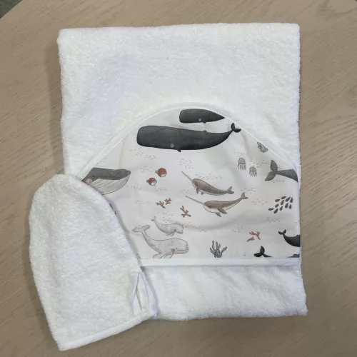 Happy kapucnis törölköző fürdőkesztyűvel - Bálnácskák