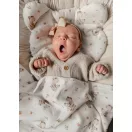 Infantilo bambusz nyári babatakaró és mackó párna szett Mommy Bear mintával mózeskosárban