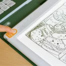Kidywolf K-Draw Pad Méli-Mélo átvilágítós rajztábla nyitott zöld borítóban mintalappal
