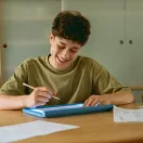 Kidywolf K-Draw Pro Manga kék világító rajztábla papír mintával és ceruzával