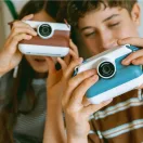 Kidywolf K-Print kék hordozható azonnali fotónyomtató és kamera kinyomtatott fekete-fehér fényképpel