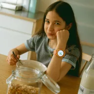 Kidywolf K-WATCH interaktív korall színű gyerekóra színes OLED kijelzővel és szőtt pánttal