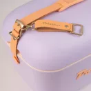 Polarbox Orange Sorbet üvegnyitó rögzítve egy lila Polarbox hűtőtáska pántjára