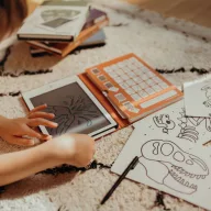 Kidywolf Kidydraw Mini Dinoszauruszok LCD rajztábla barna mintás borítóval