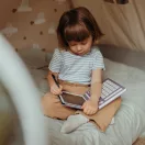 Kidywolf Kidydraw Mini Mesevilág témájú lila keményfedeles LCD rajztábla