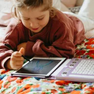 Kidywolf Kidydraw Mini Princess lila hercegnős LCD rajztábla becsukott könyv formában