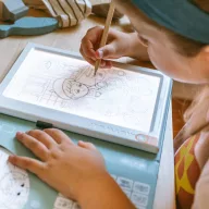 Kidywolf Kidydraw Pad 6 átvilágítós rajztábla füzetben 30 finomságok sablonnal és ceruzával