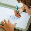 Kidywolf Kidydraw Pro Zöld kétoldalas rajztábla papír sablonnal és ceruzával