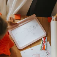 Kidywolf Kidydraw Pro Fashion világító rajztábla divattervező sablonnal és ceruzával