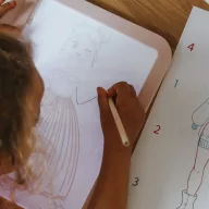 Kidywolf Kidydraw Pro Fashion világító rajztábla divattervező sablonnal és ceruzával